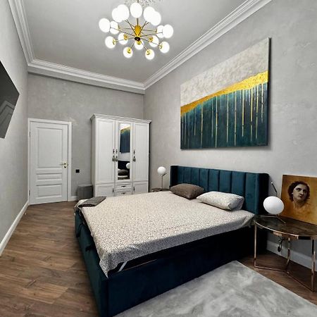 Deribasivska 10 Luxury Apartment Odesa Exterior photo