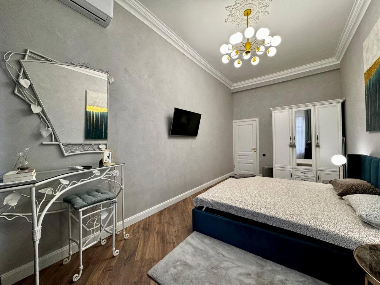 Deribasivska 10 Luxury Apartment Odesa Exterior photo